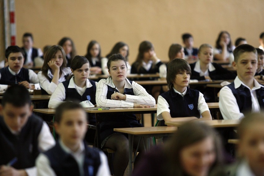Legnica: Uczniowie szóstych klas mają za sobą pierwszy egzamin (ZDJĘCIA)