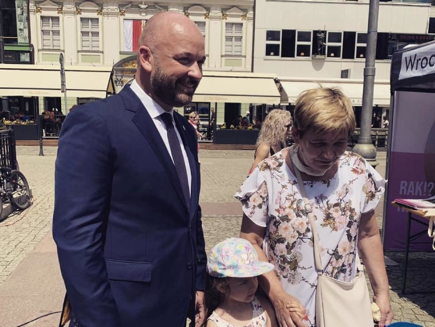 Prezydent Wrocławia Jacek Sutryk gotował w sobotę na pl. Solnym [ZDJĘCIA]