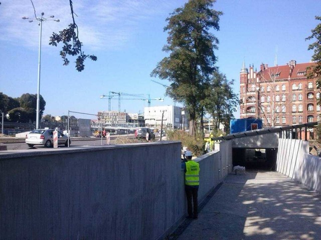 Widok wyjścia z przejścia podziemnego na ul. Toruńskiej