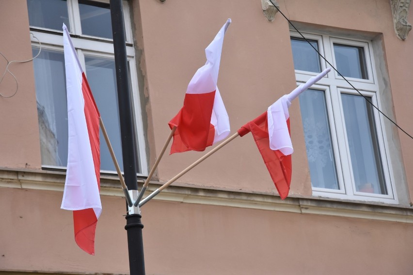 Biało-czerwona Oleśnica. Tak mieszkańcy udekorowali budynki (FOTO)