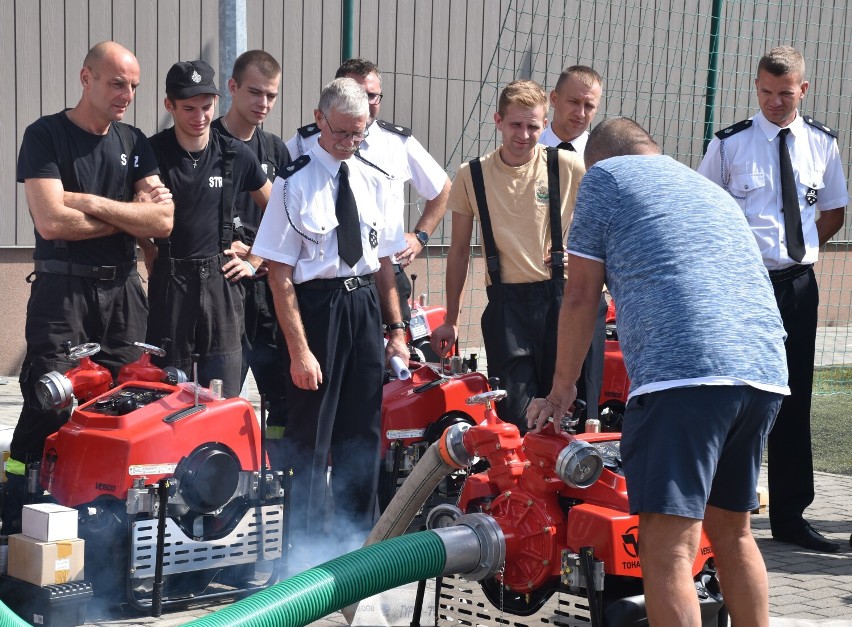 Przedstawiciele poszczególnych jednostek w Gizałkach...