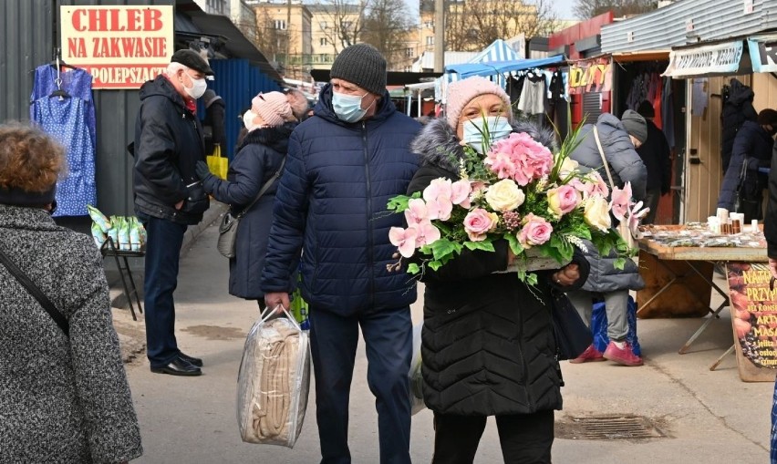 Duży ruch na kieleckim targu panował we wtorek, 23 marca....