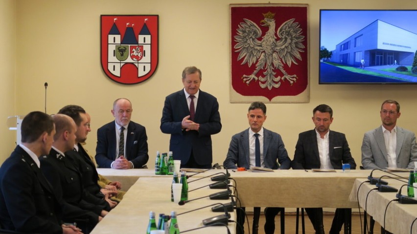17 lutego 2023 roku wójt gminy Gołuchów podpisał umowę z wykonawcą inwestycji