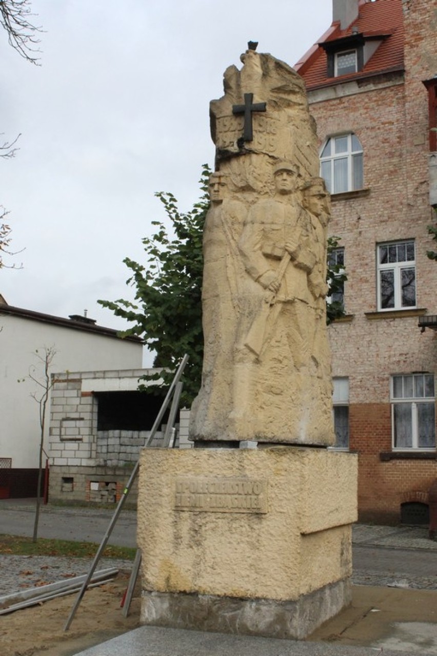 Remont pomnika powstańców wielkopolskich na ukończeniu