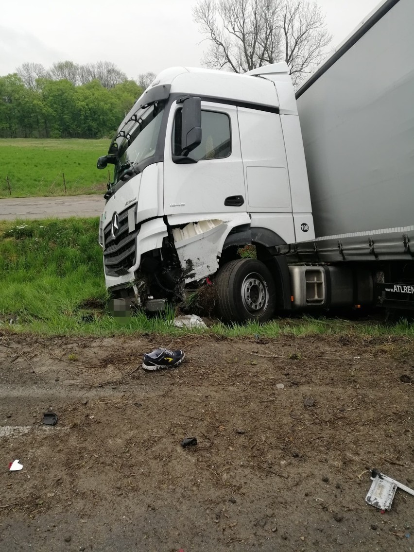 Gmina Kaźmierz. Poważny wypadek w Młodasku. Trasa K92 była zablokowana!