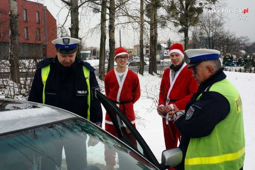 Policjanci i mikołaje łapali kierowców w Żorach - ZDJĘCIA