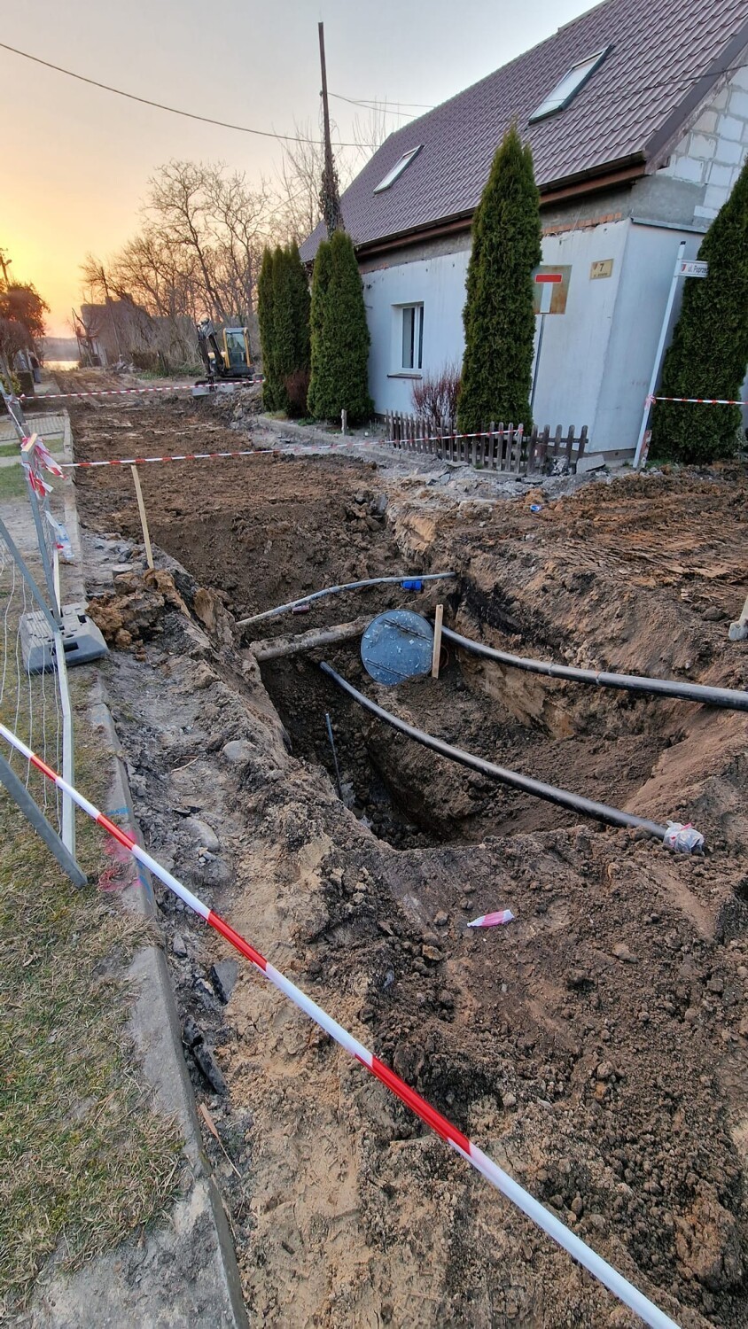 Gmina Wągrowiec. Trwają prace związane z wymianą wodociągu i budową kanalizacji w Łeknie. Są utrudnienia! 