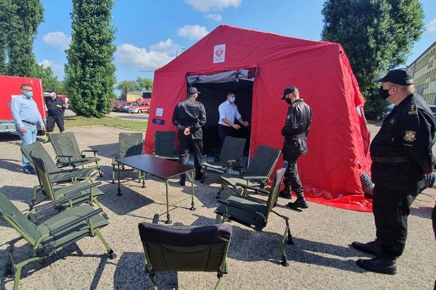 Namioty niczym polowe izby przyjęć trafiły do Ochotniczych Straży Pożarnych w Małopolsce zach.