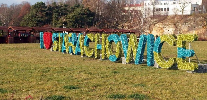 Już stoi napis „I love Starachowice”, w sąsiedztwie Jarmarku...