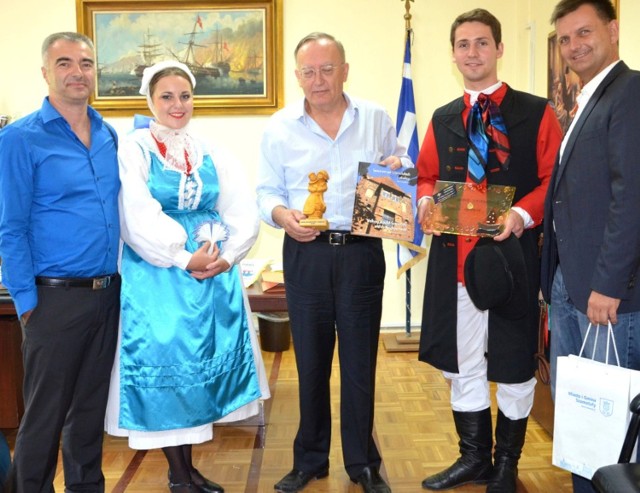 Zespół Folklorystyczny "Szamotuły" zabrał ze sobą do Grecji drobne upominki, które wręczone zostały gospodarzom