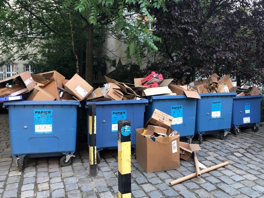 MIEJSCA WSTYDU. Okolice Rynku we Wrocławiu toną w śmieciach! Zobaczcie zdjęcia