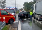 Zderzenie dwóch samochodów i ciężarówki na A4. Kobieta jadąca od strony Strzegomia nie ustąpiła pierwszeństwa