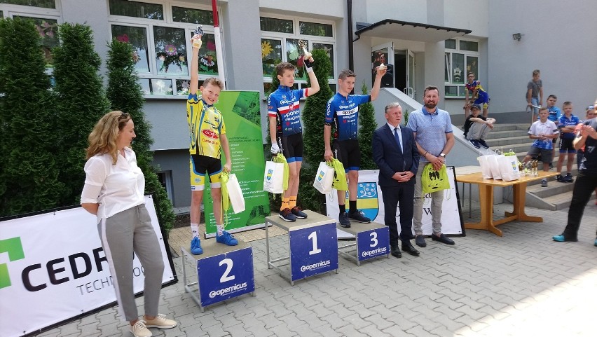 Młodzi kolarze brali udział w rozegranym w Łążynie wyścigu o puchar wójta gminy Obrowo