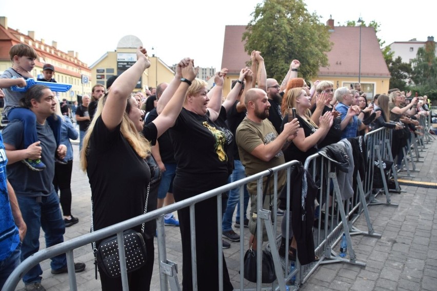 Winobranie 2021. Winobraniowa scena. Publiczność podczas...