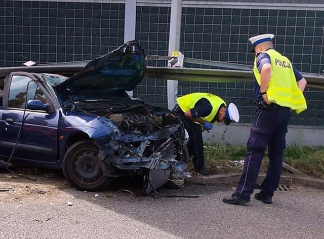 Tragiczny wypadek na autostradzie A1 w Gliwicach. Meżczyzna zginął, gdy zderzył się z barierami energochłonnymi.