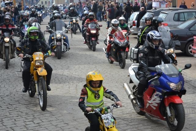 Rozpoczęcie sezonu motocyklowego. Najpierw modlitwa i święcenie, a później parada ulicami Bytowa