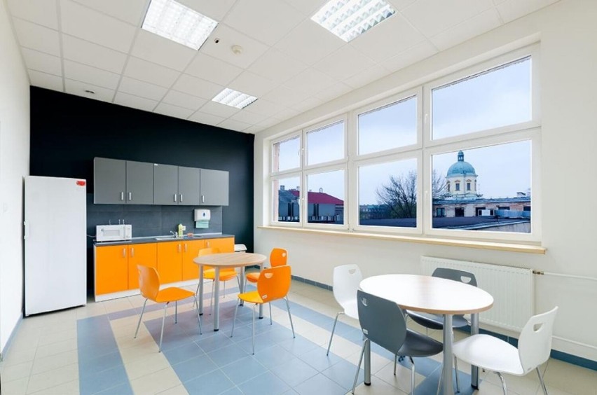 Spółka Nieruchomości Orange sprzedaje trzy budynki w Radomiu. Zamiast central telefonicznych biura i mieszkania