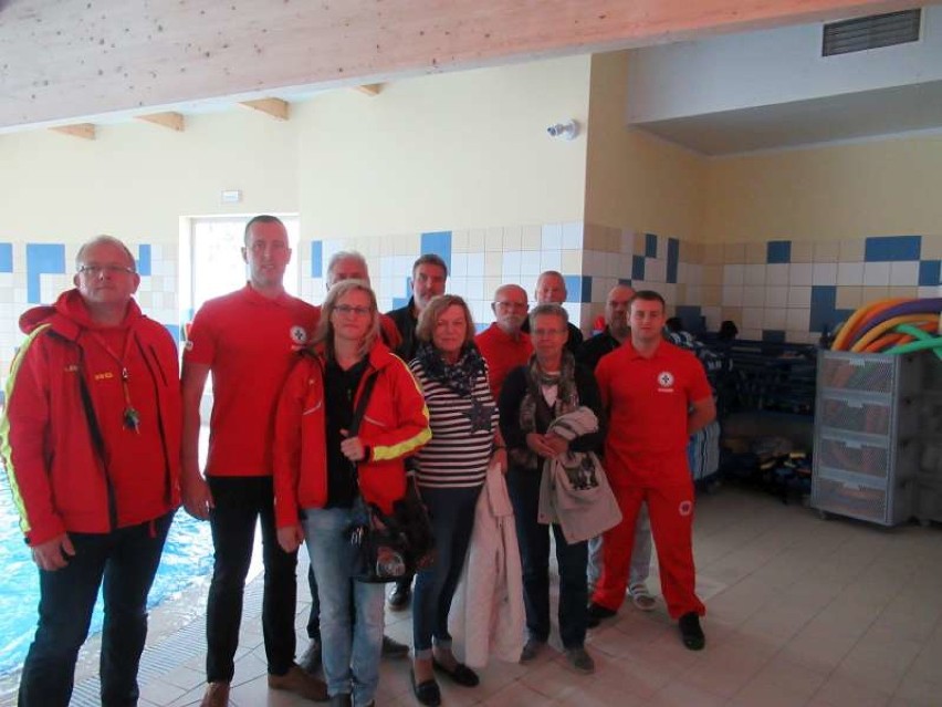 Niemieccy ratownicy z przyjacielską wizytą w Pleszewie. Goście z Westerstede byli pod wrażeniem bazy sportowej w naszym mieście