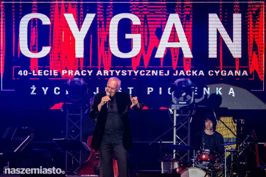 "Życie jest piosenką". Koncert z okazji 40-lecia pracy artystycznej Jacka Cygana w Grudziądzu [wideo, zdjęcia]