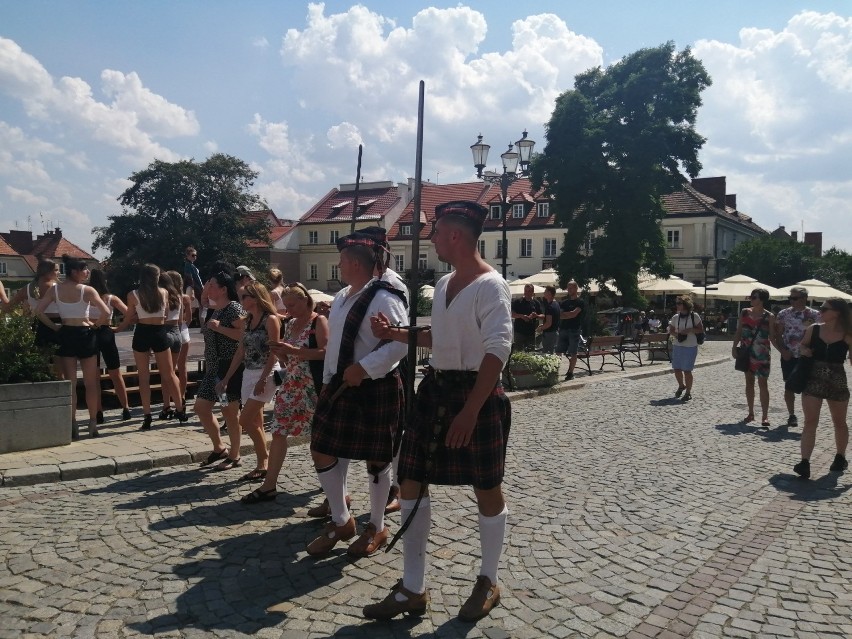 Sandomierz przywitał w sobotę tłumy turystów, którzy...