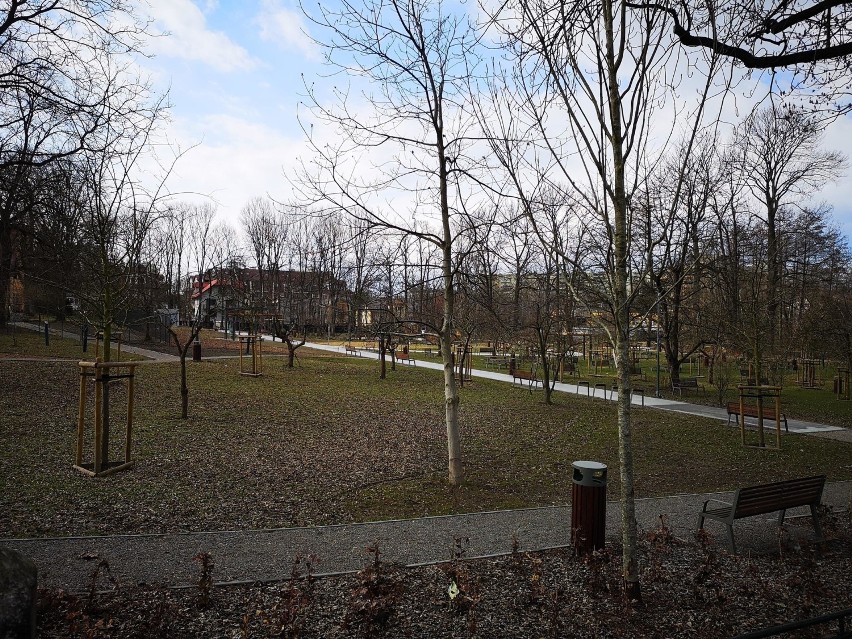 Kraków. Park nad Sudołem gotowy, ale zamknięty, bo czeka na... prąd