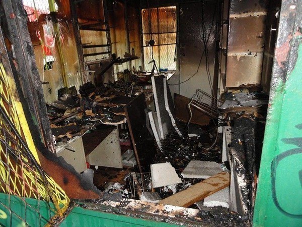 Nowy Sącz: pożar strawił opuszczony kiosk przy ul. Sucharskiego [ZDJĘCIA]