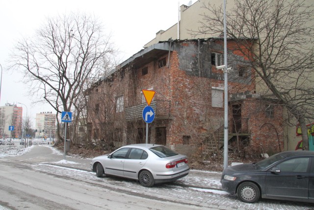 Rudera z ulicą Wojska Polskiego 18 w adresie jest jedną z kilku w pobliżu centrum Kielc, które szpecą i psują krajobraz.