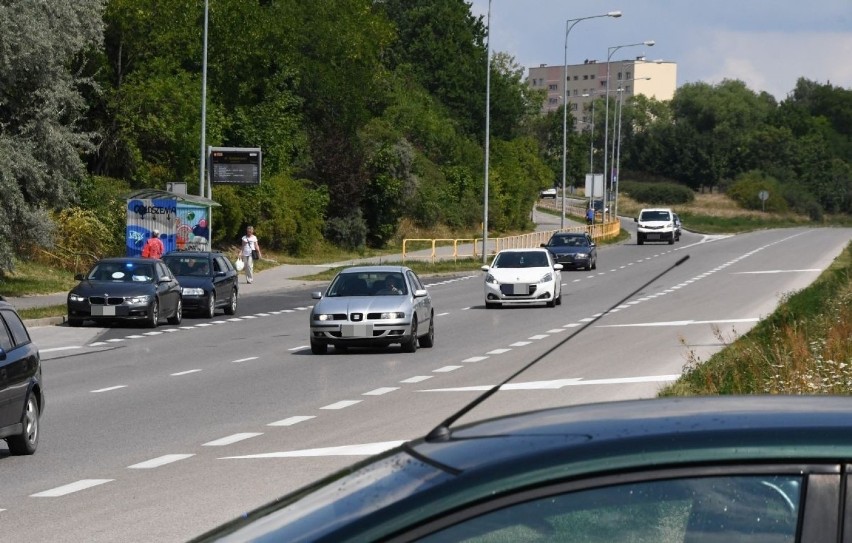 Na alei Solidarności w Kielcach policja łapie kierowców! Zobacz za co dostają mandat (WIDEO, zdjęcia)