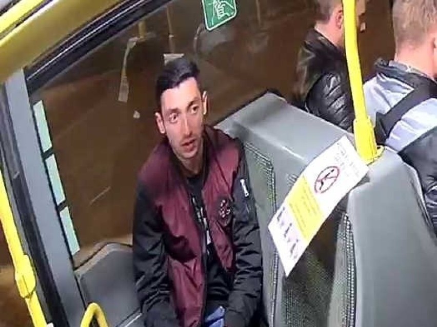 Ukradł kartę bankową w autobusie w Pruszczu Gdańskim. Policja szuka złodzieja i prosi o pomoc. Rozpoznajesz go?