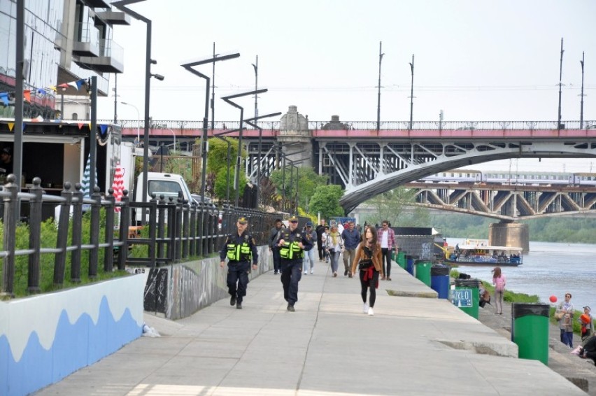 Straż Miejska nad Wisłą. "Warszawiacy zostawiają po sobie...