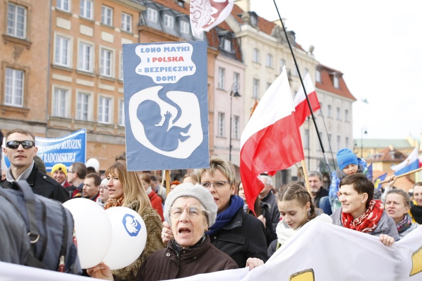 Narodowy Marsz Życia w Warszawie. "Genderyzm to dewiacja" [ZDJĘCIA]