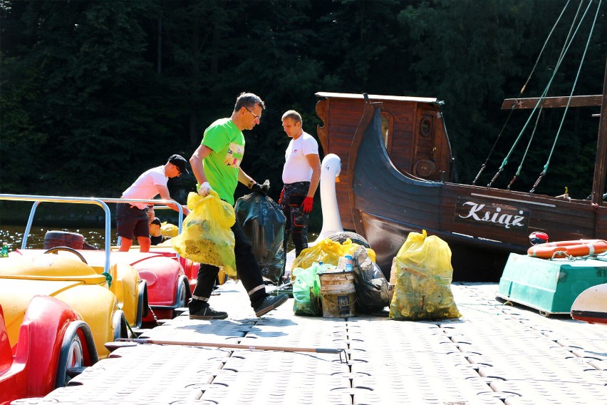 Posprzątali okolice Jeziora Bystrzyckiego w Zagórzu Śląskim....