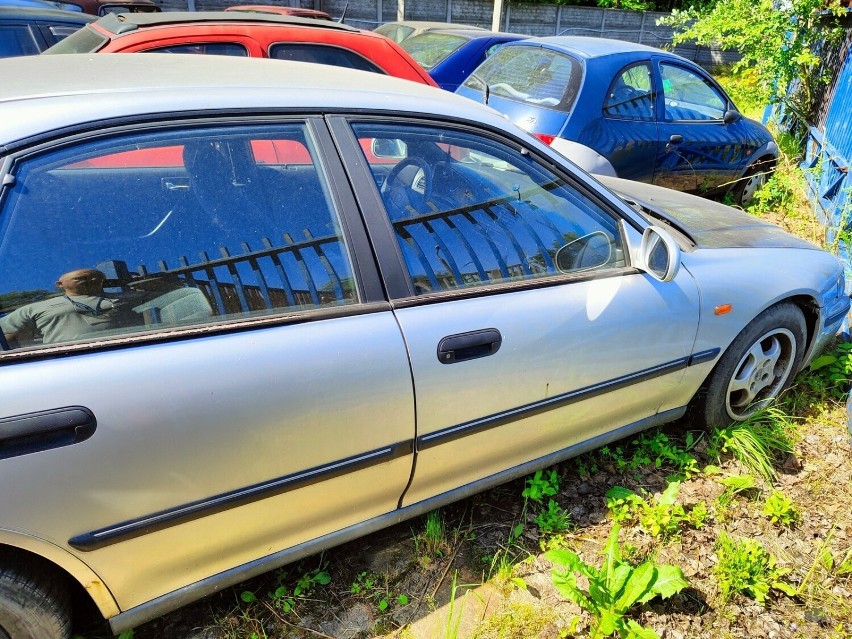 Zgierskie starostwo ogłosiło przetarg na porzucone samochody