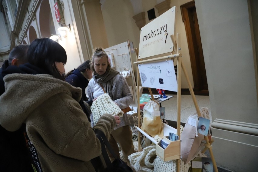 Wystawcy zaznaczają, że różnice pomiędzy gatunkami wełny są...