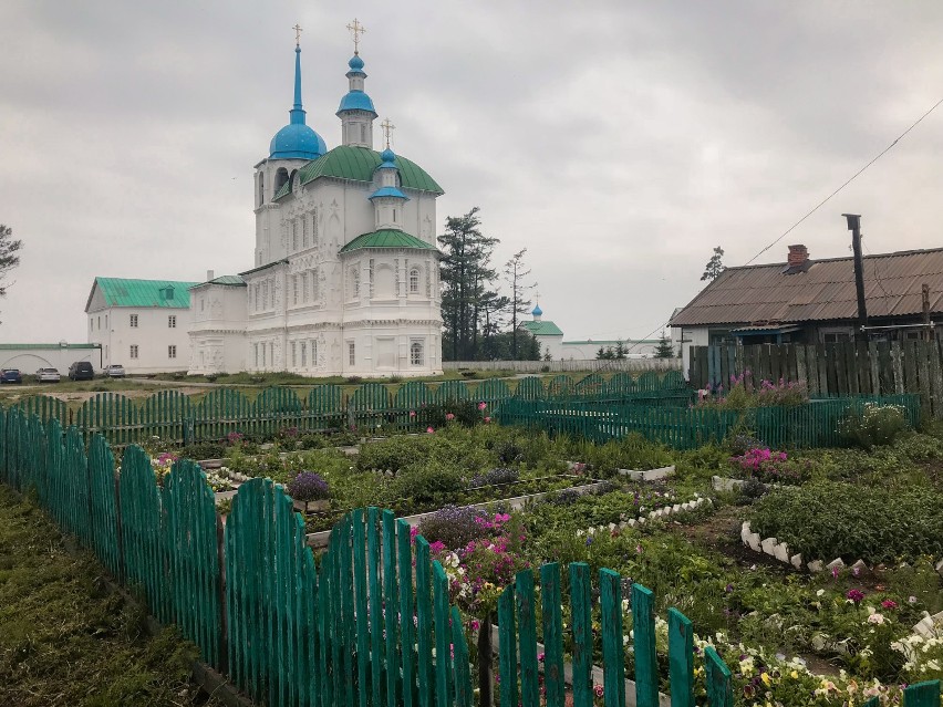 Malborczyk z żoną jadą starą karetką przez świat. Raport z podróży (odc. 3) - Bajkał i Buriacja