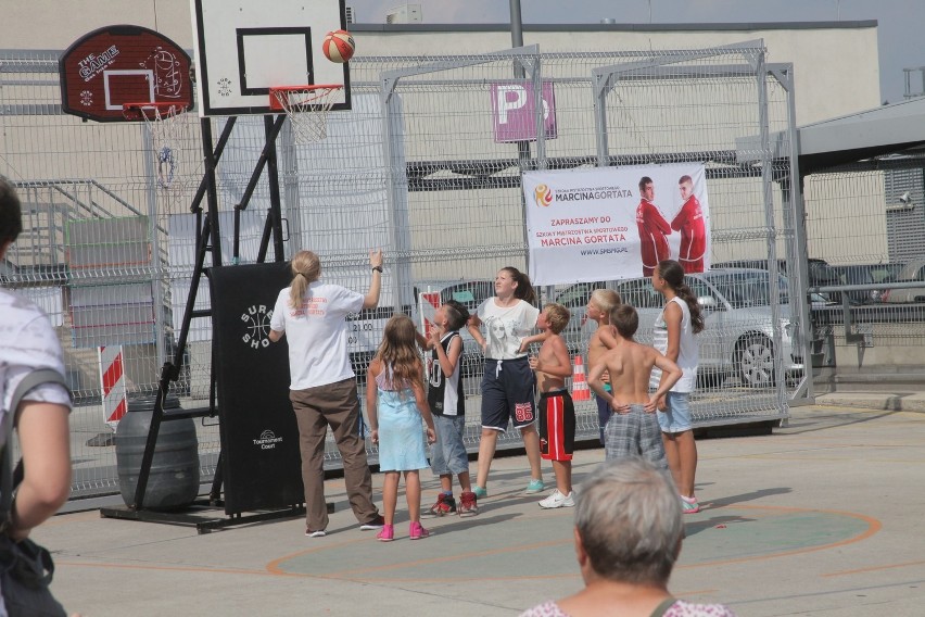 Streetball By Night na dachu Galerii Łódzkiej