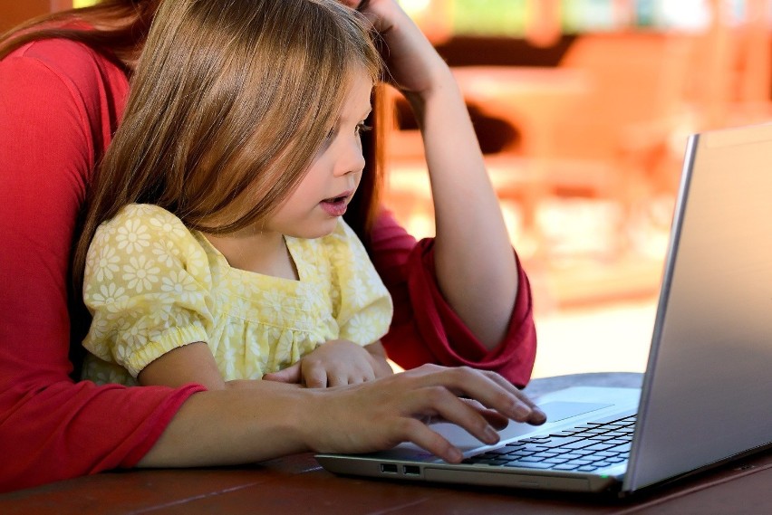 Dzieci w sieci: niebezpieczeństwa czyhające w internecie