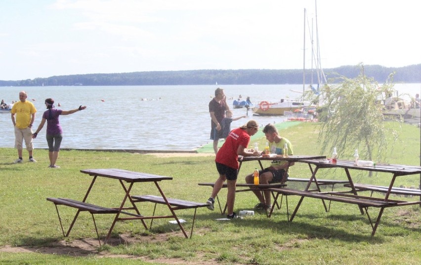 Dałabym ci dała, całusa słodkiego - Teresa Werner i tłumy na plaży