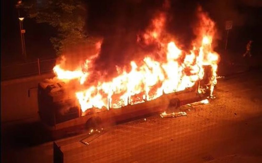 Nocny pożar autobusu w Bytomiu. Co tam się wydarzyło?