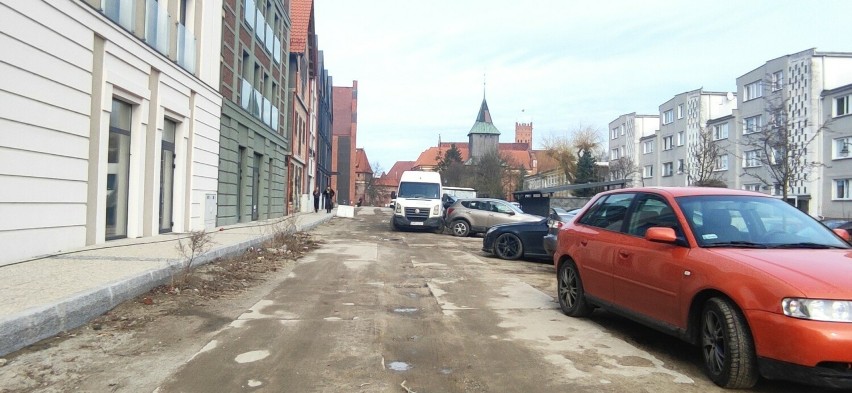 Na Starym Mieście w Malborku problemy z parkowaniem trwają...