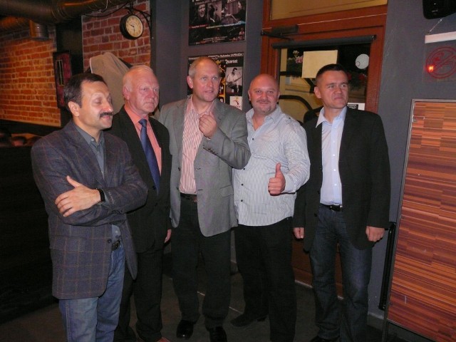 W jednym z radomszczańskich pubów spotkali się zwolennicy PO i Jacka Zacharewicza. Zdjęcie: tuż po ogłoszeniu sondażowych wyników 9 października, po godz. 21.