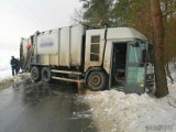 Śmieciarka wjechała w drzewo w Kotorzu Wielkim. W Laskowicach ciężarówka uderzyła w skrzynkę energetyczną