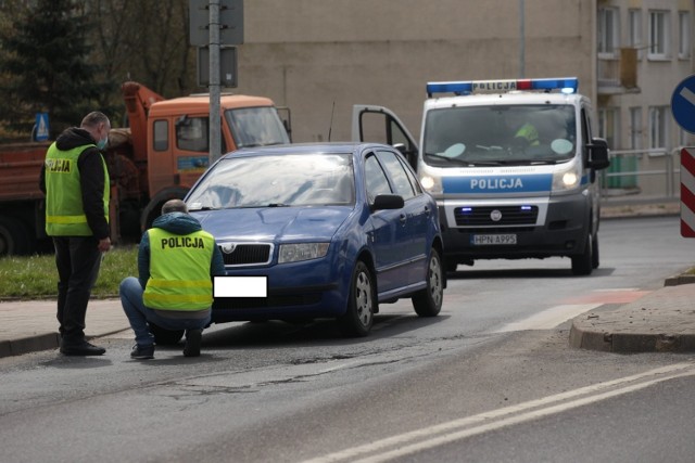 Kobieta potrącona na przejściu dla pieszych. Z obrażeniami trafiła do szpitala