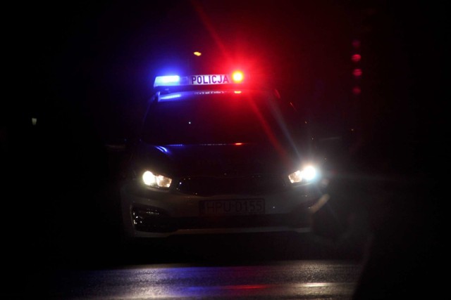 43-latek jechał pijany przez Bielsko. Miał dwa promile alkoholu. Policjanci go zatrzymali, stracił prawo jazdy (18/19/04.2020).