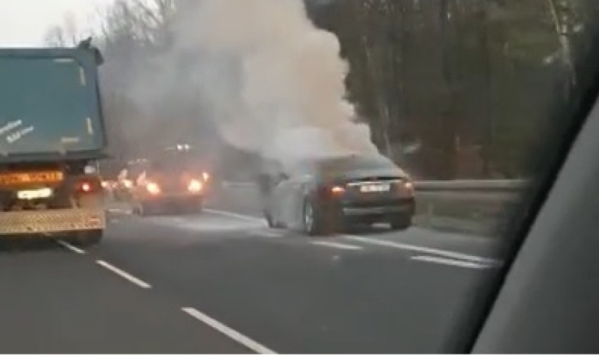 Spłonął mercedes przy ZG Lubin