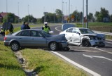 Wypadek na drodze krajowej nr 94 w Skołoszowie. Zderzyły się trzy samochody osobowe, cztery osoby trafiły do szpitala [ZDJĘCIA, WIDEO]