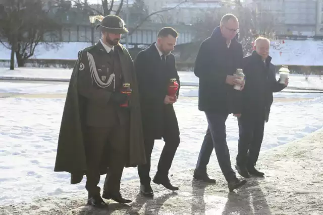 Samorządowcy i żołnierze oddali hołd powstańcom styczniowym.