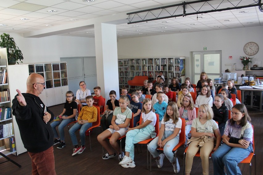Biblioteka w Zduńskiej Woli znów gości artystów i uczniów