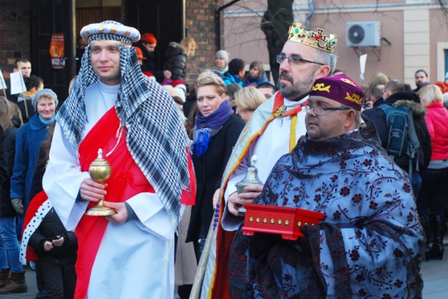 Orszak Trzech Króli przeszedł spod kościoła na rynek