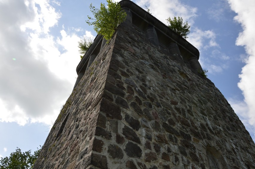 Wieża na wzgórzu szubienicznym w Żaganiu została zbudowana w...